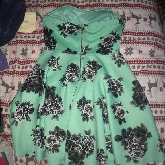 Dress - Picture 2 of 2